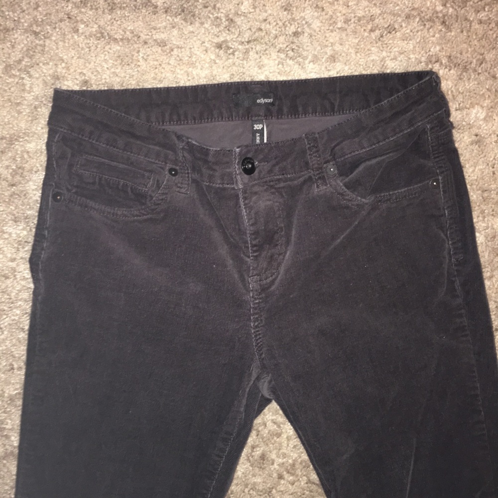 Edyson Black Corduroy crop pants.